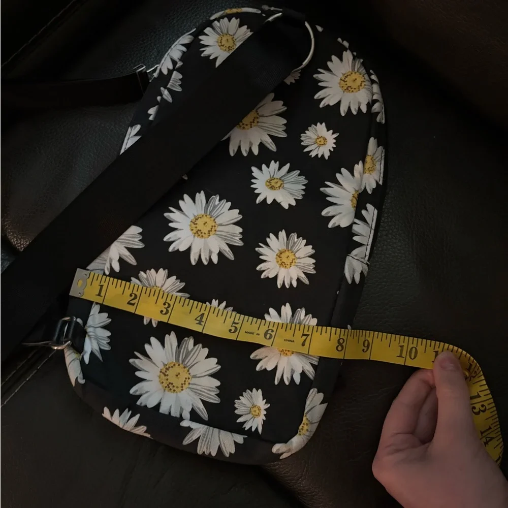 Daisy Print crossbody bag comes with gnome. - Picture 9 of 9